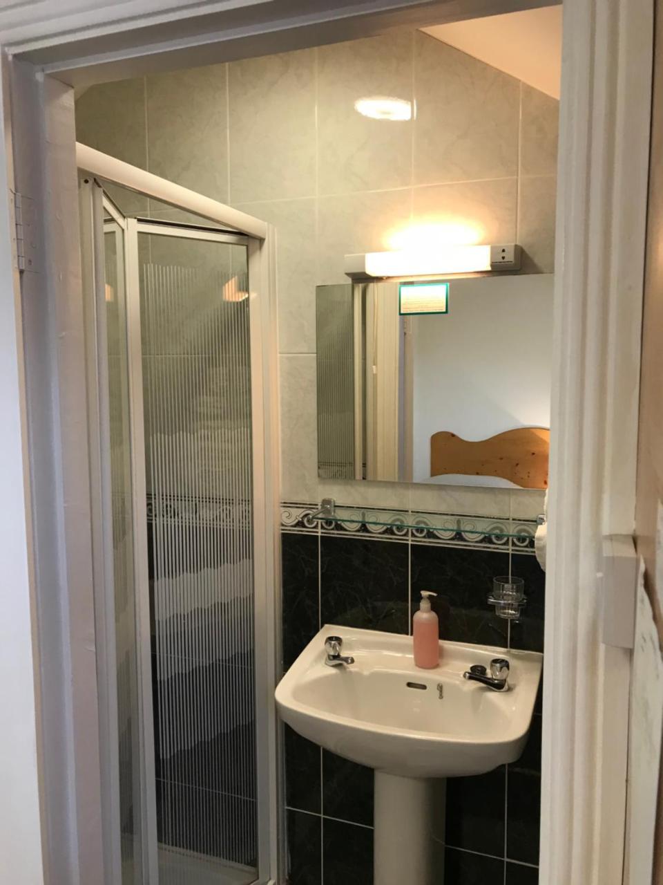 San Antonio Guesthouse Килкени Екстериор снимка